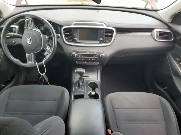 5XYPG4A53KG586122 2019 KIA SORENTO - Image 8