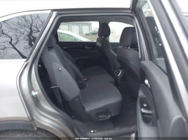 5XYPG4A54HG218377 2017 KIA SORENTO - Image 8