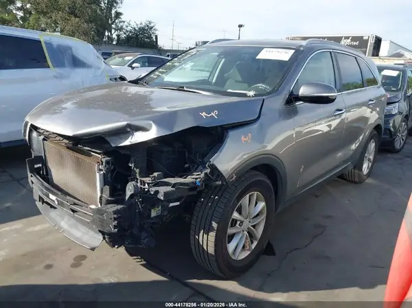5XYPG4A54HG291264 2017 KIA SORENTO - Image 2