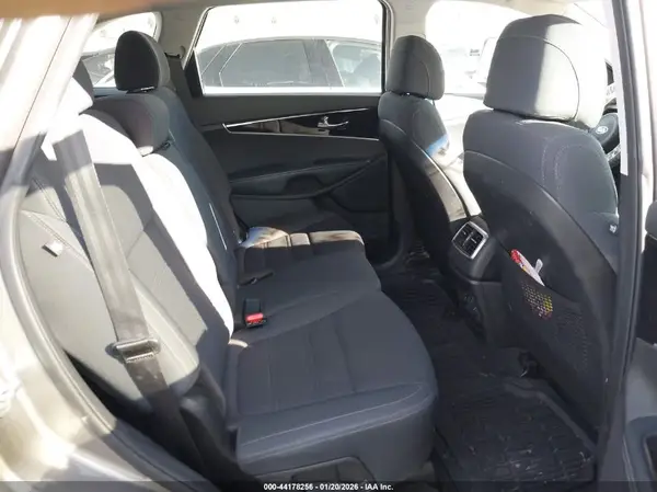 5XYPG4A54HG291264 2017 KIA SORENTO - Image 8