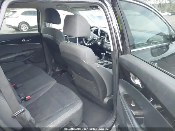 5XYPG4A54HG308953 2017 KIA SORENTO - Image 8