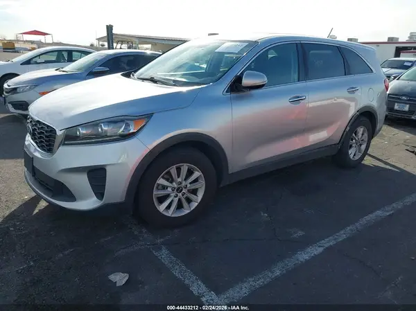 5XYPG4A54KG465020 2019 KIA SORENTO - Image 2