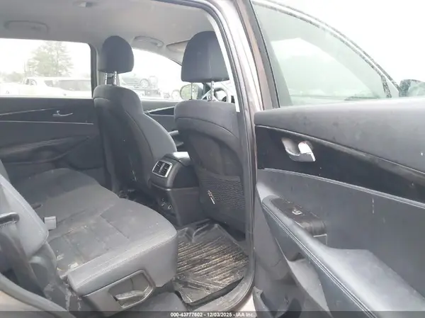 5XYPG4A54KG474820 2019 KIA SORENTO - Image 8