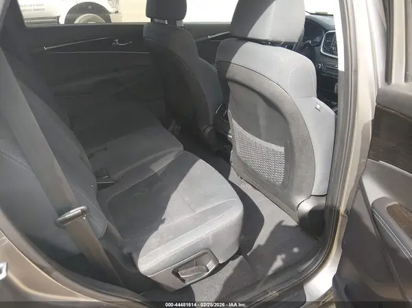 5XYPG4A54KG491584 2019 KIA SORENTO - Image 8