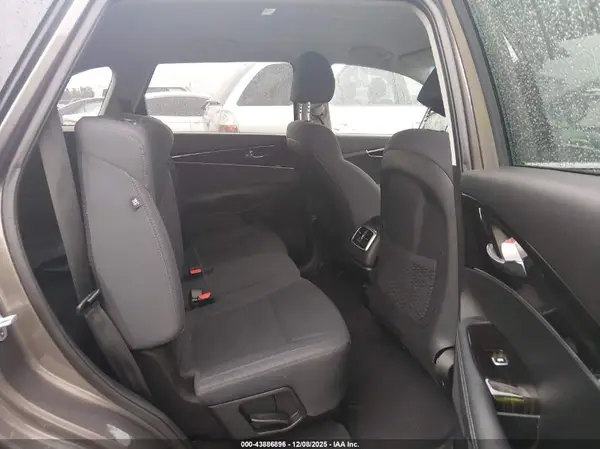 5XYPG4A54KG519464 2019 KIA SORENTO - Image 8