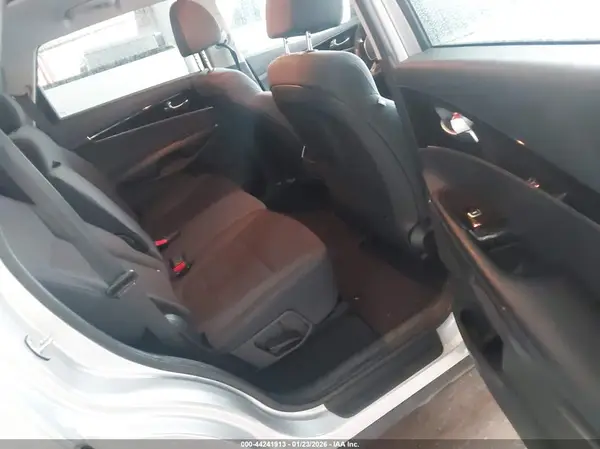 5XYPG4A54KG561083 2019 KIA SORENTO - Image 8