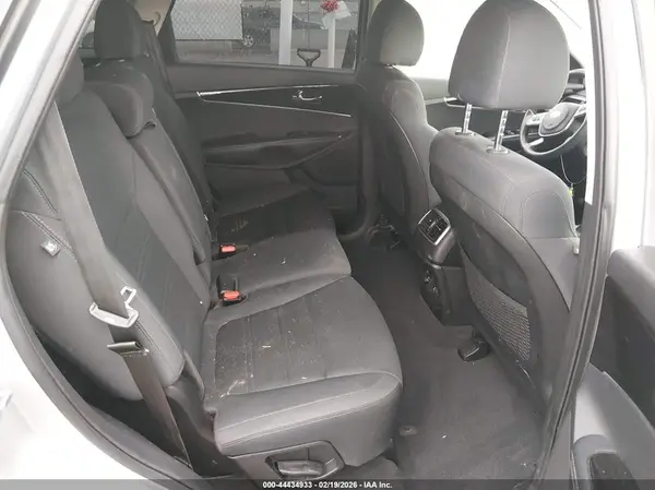 5XYPG4A54KG572374 2019 KIA SORENTO - Image 8