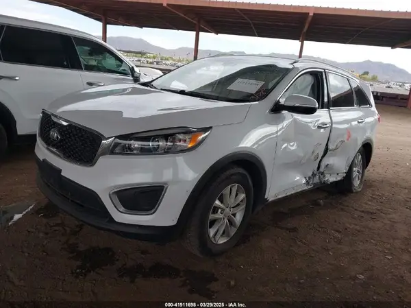 5XYPG4A55GG067175 2016 KIA SORENTO - Image 2