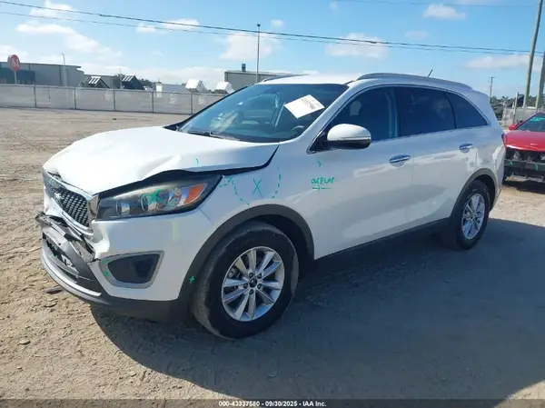 5XYPG4A55HG213558 2017 KIA SORENTO - Image 2