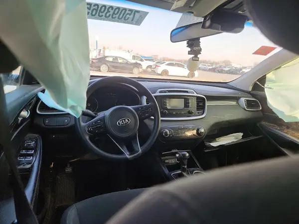 5XYPG4A55HG216413 2017 KIA SORENTO - Image 8