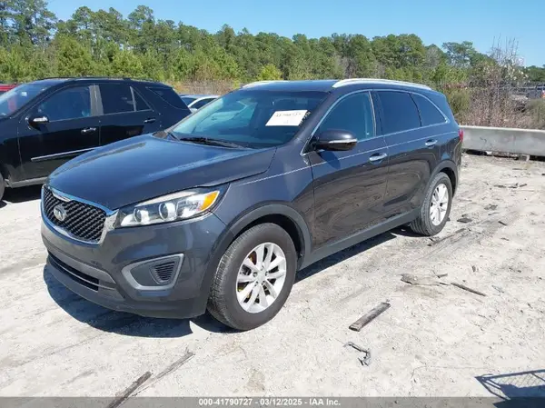5XYPG4A55HG225693 2017 KIA SORENTO - Image 2