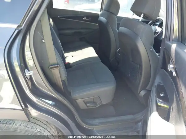 5XYPG4A55HG225693 2017 KIA SORENTO - Image 8