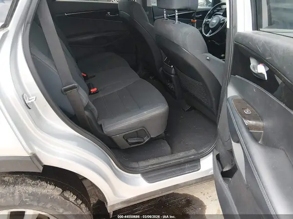 5XYPG4A55HG227038 2017 KIA SORENTO - Image 8