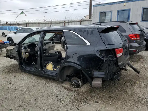 5XYPG4A55HG234748 2017 KIA SORENTO - Image 2