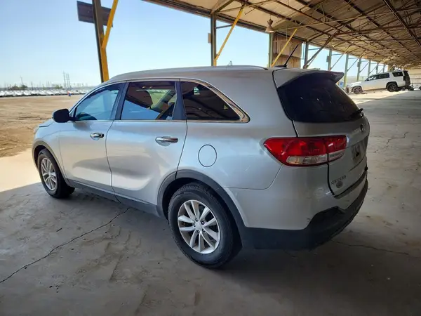 5XYPG4A55HG302952 2017 KIA SORENTO - Image 2