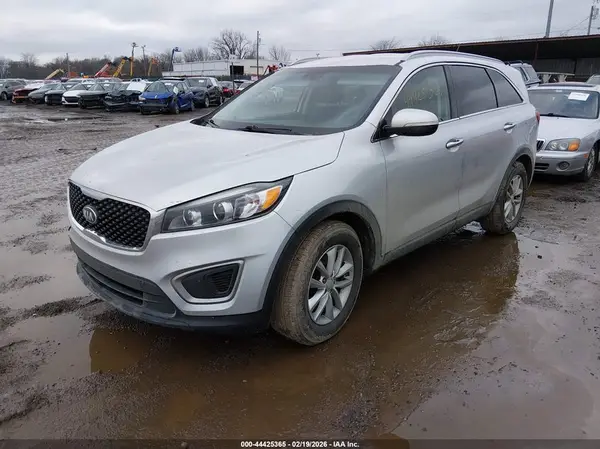 5XYPG4A55HG319086 2017 KIA SORENTO - Image 2