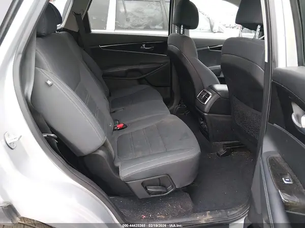 5XYPG4A55HG319086 2017 KIA SORENTO - Image 8