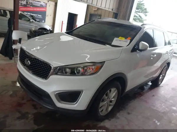 5XYPG4A55JG355267 2018 KIA SORENTO - Image 2