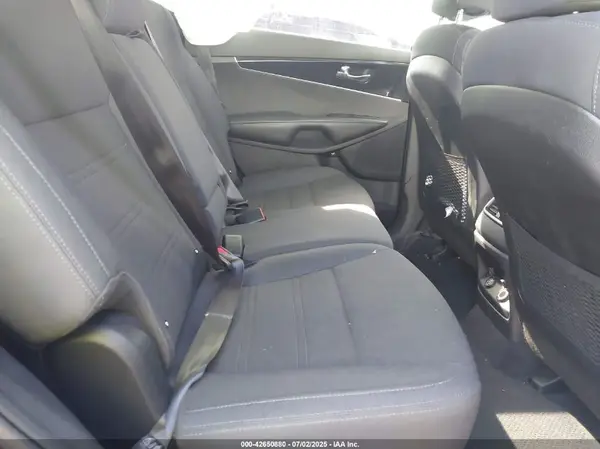 5XYPG4A55JG357651 2018 KIA SORENTO - Image 8