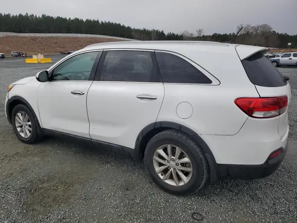 5XYPG4A55JG359805 2018 KIA SORENTO - Image 2