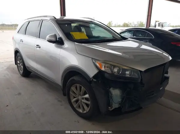 5XYPG4A55JG360565 2018 KIA SORENTO - Image 1