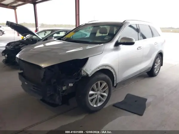 5XYPG4A55JG360565 2018 KIA SORENTO - Image 2