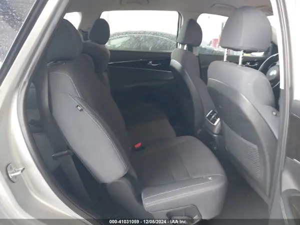 5XYPG4A55JG360565 2018 KIA SORENTO - Image 8