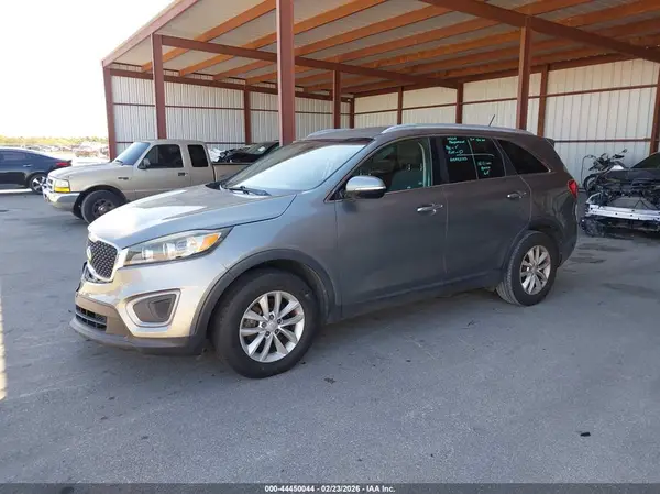 5XYPG4A55JG361327 2018 KIA SORENTO - Image 2