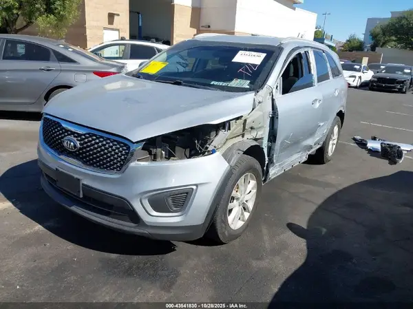 5XYPG4A55JG405066 2018 KIA SORENTO - Image 2