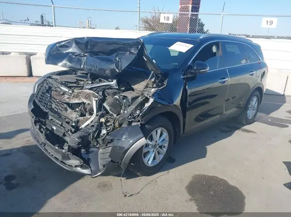 5XYPG4A55KG523989 2019 KIA SORENTO - Image 2
