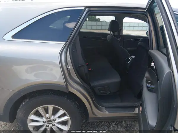 5XYPG4A55KG537570 2019 KIA SORENTO - Image 8