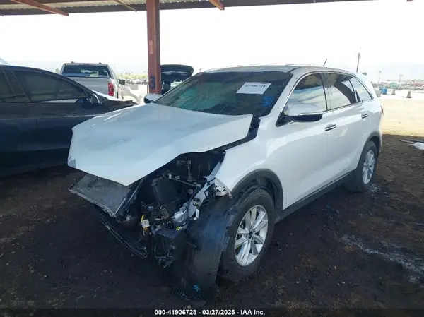 5XYPG4A55KG558127 2019 KIA SORENTO - Image 2