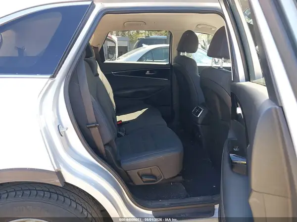 5XYPG4A55KG558757 2019 KIA SORENTO - Image 8