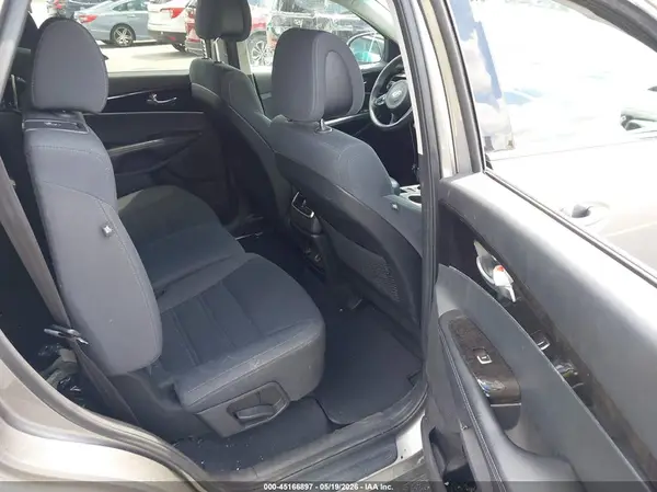 5XYPG4A56GG027431 2016 KIA SORENTO - Image 8