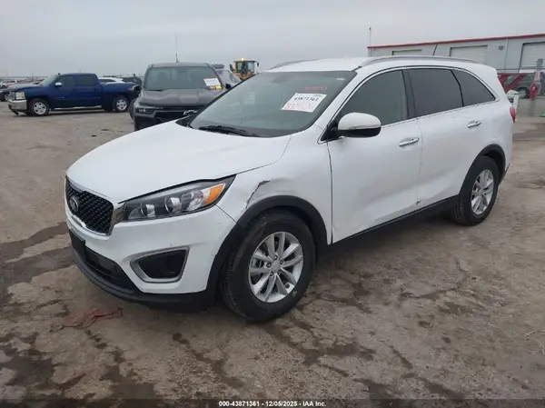 5XYPG4A56GG107876 2016 KIA SORENTO - Image 2