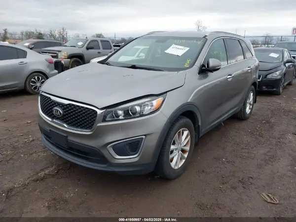 5XYPG4A56GG127271 2016 KIA SORENTO - Image 2