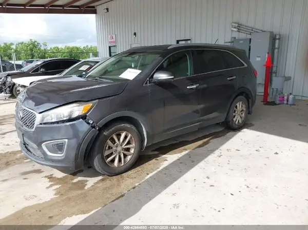 5XYPG4A56GG141736 2016 KIA SORENTO - Image 2