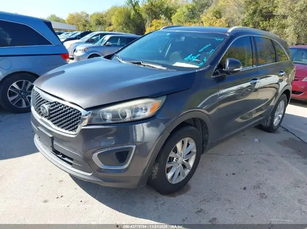 5XYPG4A56GG157435 2016 KIA SORENTO - Image 2