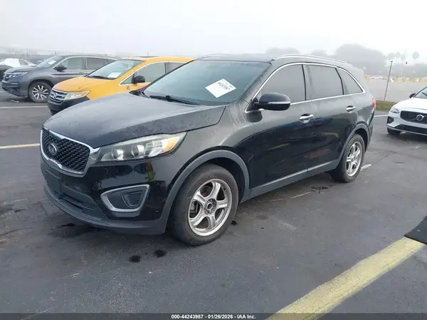 5XYPG4A56HG187715 2017 KIA SORENTO - Image 2