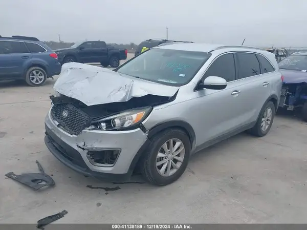 5XYPG4A56HG201659 2017 KIA SORENTO - Image 2