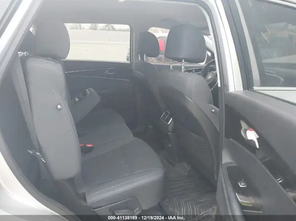 5XYPG4A56HG201659 2017 KIA SORENTO - Image 8