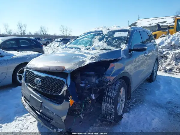 5XYPG4A56HG272621 2017 KIA SORENTO - Image 2