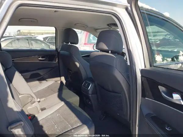 5XYPG4A56HG272621 2017 KIA SORENTO - Image 8
