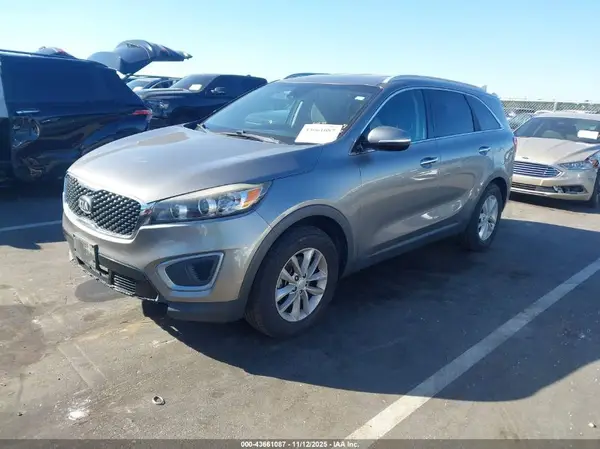 5XYPG4A56HG307691 2017 KIA SORENTO - Image 2