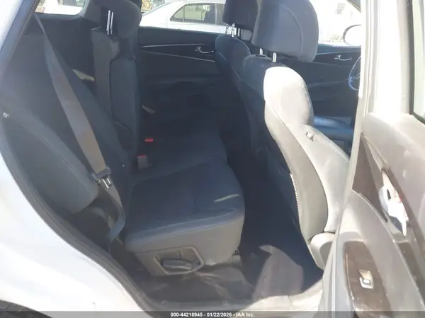 5XYPG4A56HG308873 2017 KIA SORENTO - Image 8