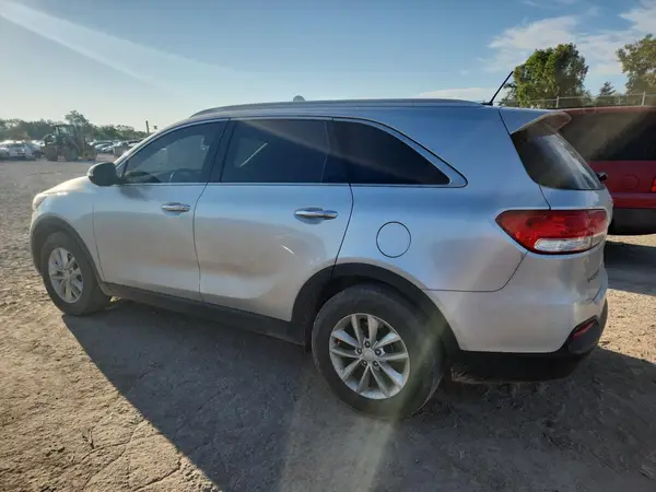 5XYPG4A56JG352331 2018 KIA SORENTO - Image 2