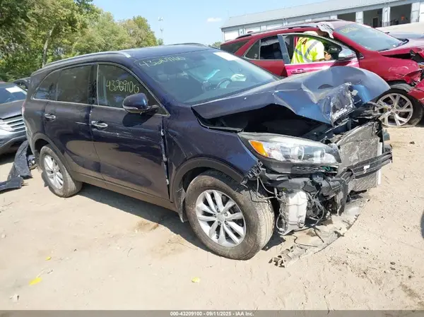 5XYPG4A56JG389217 2018 KIA SORENTO - Image 1