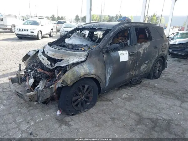 5XYPG4A56JG404296 2018 KIA SORENTO - Image 2