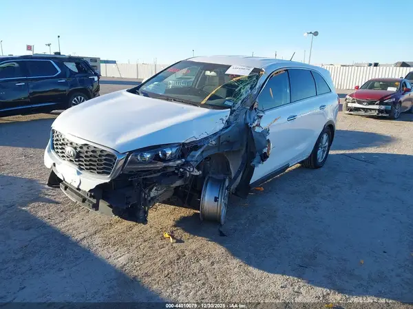 5XYPG4A56KG452740 2019 KIA SORENTO - Image 2