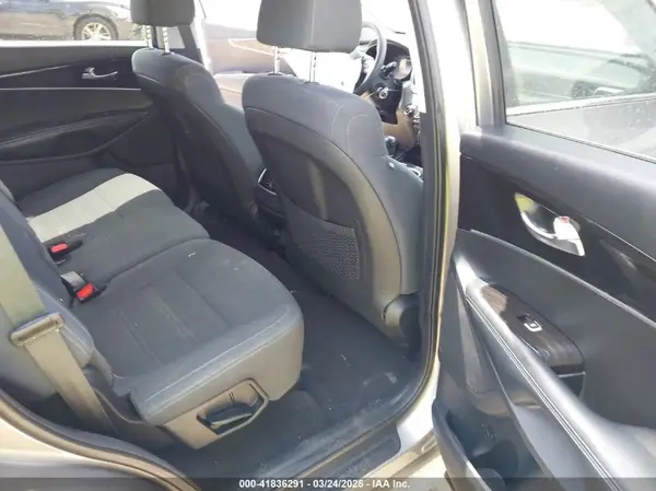 5XYPG4A56KG467903 2019 KIA SORENTO - Image 8